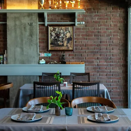 11 Guest house *
