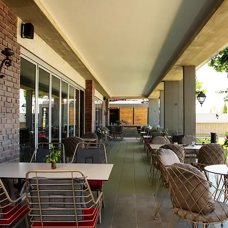 11 Guest house *